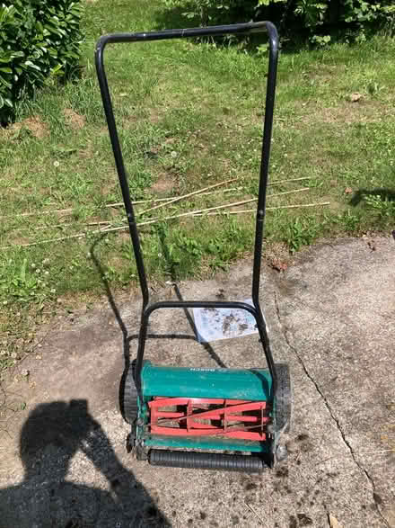 Photo of free Lawnmower - manual non electric (Tarvin, CH3) #1