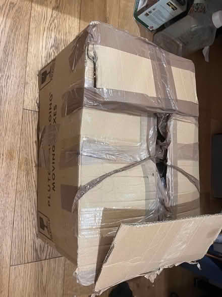Photo of free stationery, magazines, books (Poplar E14) #1