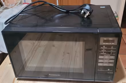 Photo of free Microwave Oven (Ellistown LE67) #1
