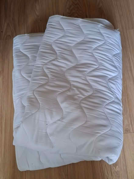 Photo of free Old towels and bedding (Cogges OX28) #1