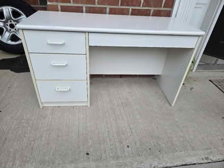 Photo of free Small white desk (Belle mead nj off route 206) #1