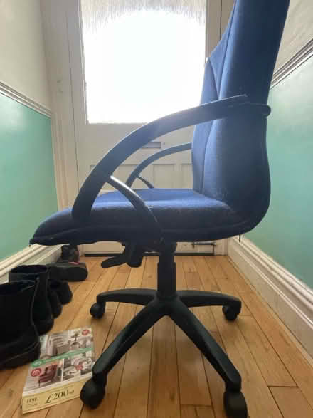 Photo of free Swivel office chair. Fabric (M41) #2