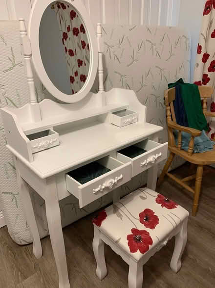 Photo of free Dressing table and stool (Hornsby CA8) #2