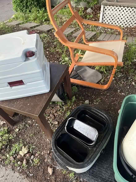 Photo of free UPDATE curb-side alert (Hintonburg) #2