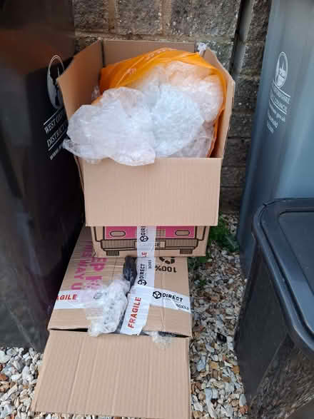 Photo of free Boxes and bubble wrap (Cogges OX28) #1