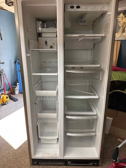 Photo of free Frigidaire Refrigerator (Hillandale) #1