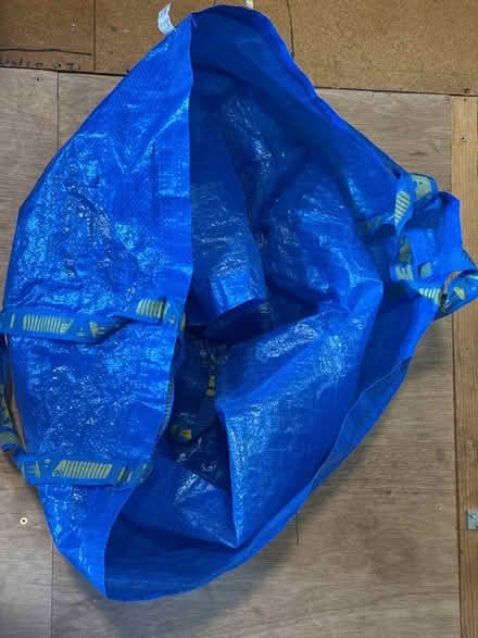 Photo of free Pair Ikea Carry Bags (Weybridge KT13) #1