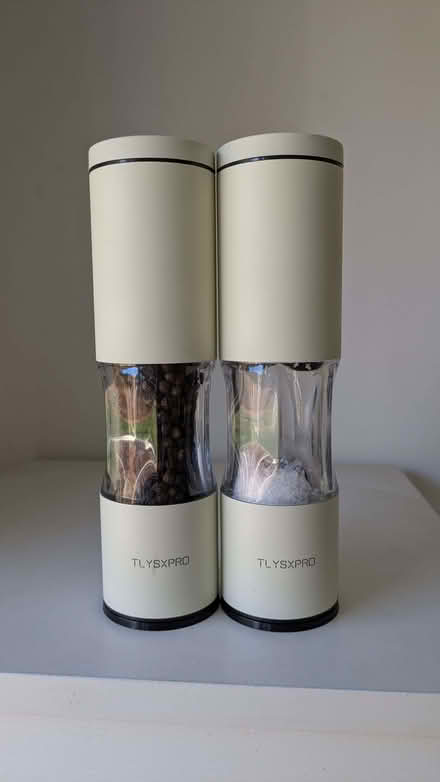 Photo of free Manual salt and pepper grinders (Loughton IG10) #1