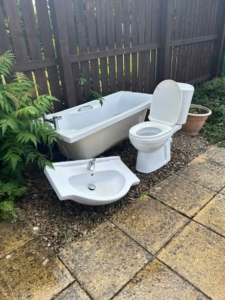 Photo of free Bath, Toilet and Washbasin (Rowlands Gill NE39) #3