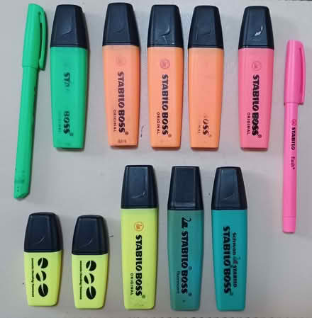 Photo of free Assorted highlighter pens - various colours (Primrose LA1) #1