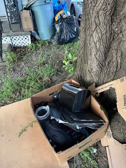 Photo of free UPDATE curb-side alert (Hintonburg) #1