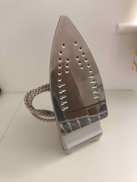 Photo of free Steam iron (Corfe Mullen BH21) #2