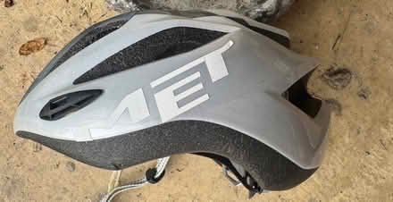 Photo of free MET Cycling Helmet (52 to 59 cms) and gloves Cost about £80 (Beaconsfield HP9) #2
