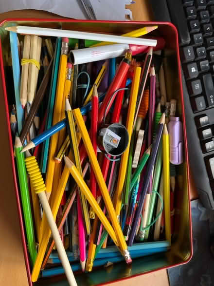 Photo of free Box of coloured pencils (Heage DE56) #1