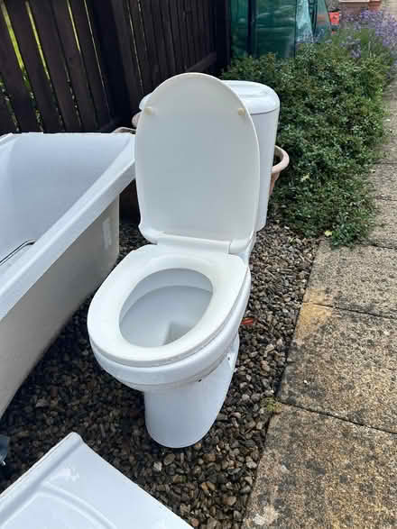Photo of free Bath, Toilet and Washbasin (Rowlands Gill NE39) #1