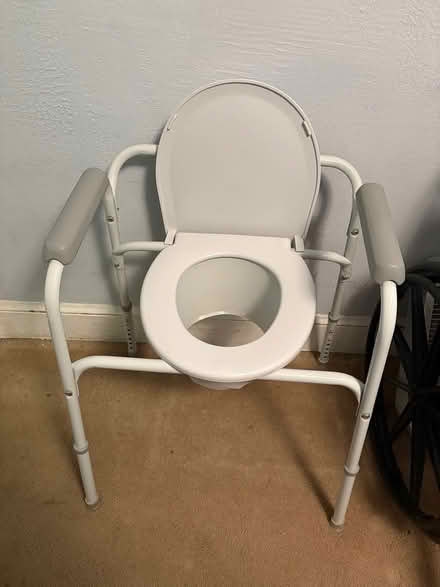 Photo of free Commode (Fair Lawn) #1