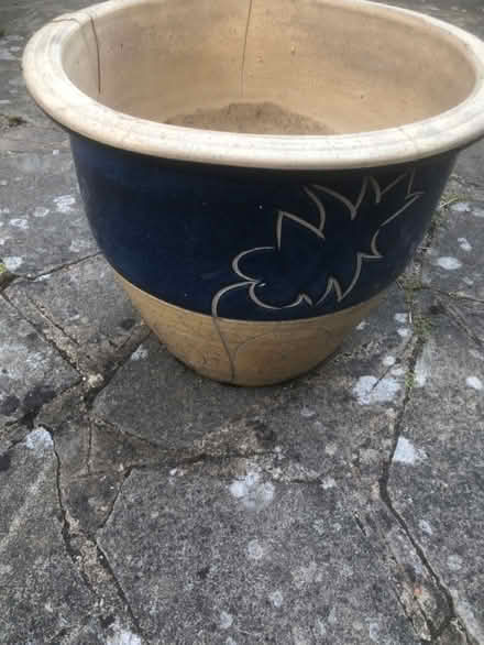 Photo of free Cracked plant pot (Surbiton KT6) #1