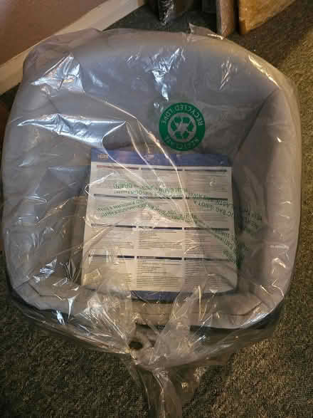 Photo of free Car dog seat x2 1 new 1 slight use (BN10) #1