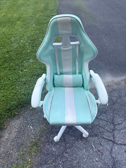 Photo of free gaming chair (Wappingers falls) #1