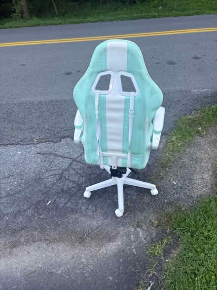 Photo of free gaming chair (Wappingers falls) #2