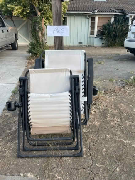 Photo of free 2 zero gravity chairs (El Camino/shoreline/Miramonte) #1