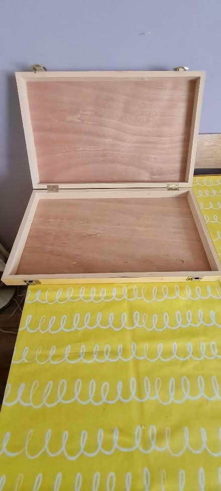 Photo of free Empty wooden art box from WHSmith (Priestwood RG42) #2