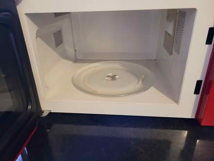 Photo of free Microwave Oven (Basingstoke RG24 8XA) #2