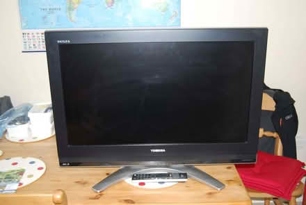 Photo of free Toshiba 32inch TV (Lee-on-the-Solent PO13) #1