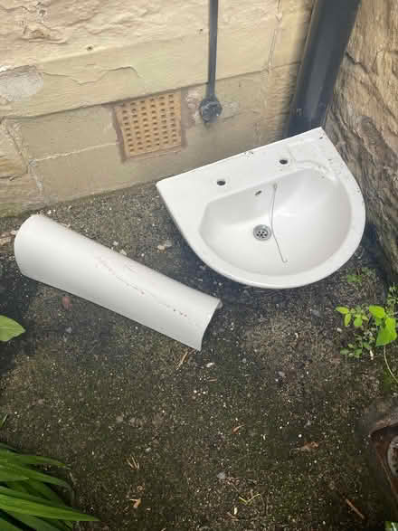 Photo of free Bathroom sink and pedestal (Fairfield LA1) #1