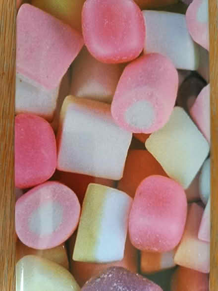 Photo of free Magnet board with sweetie design (GU2 Stoughton) #3
