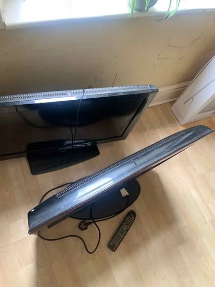 Photo of free 2x32 “ tv s ..1 is a Samsung (HX3) #3