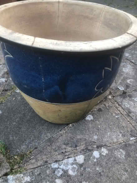 Photo of free Cracked plant pot (Surbiton KT6) #3