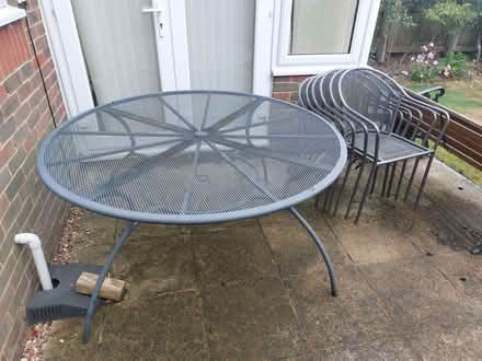 Photo of free garden table and diameter 150 cm coated metal,6 chairs (Glenleigh Park TN39) #2