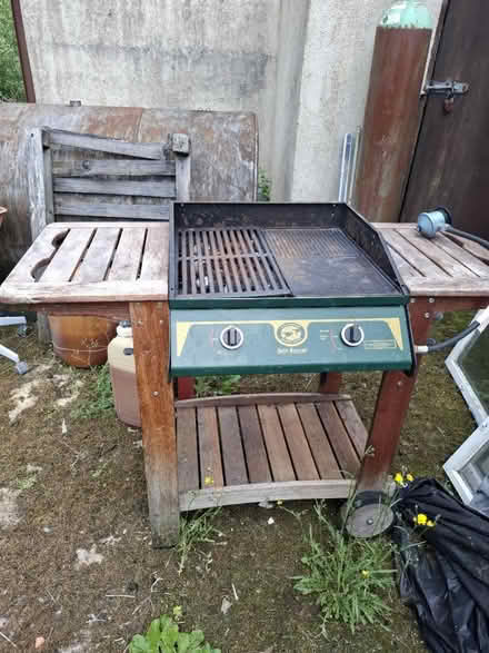 Photo of free Gas twin burner BBQ (Aughrim Co.wicklow) #1
