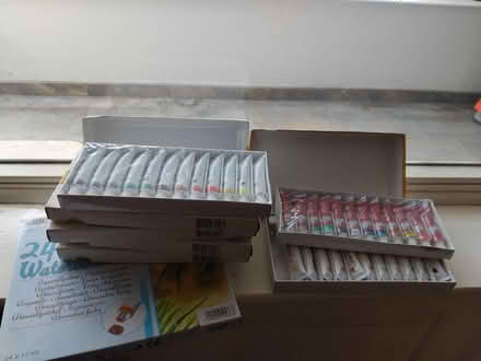 Photo of free Watercolour and oil paints (Allerton BD15) #1
