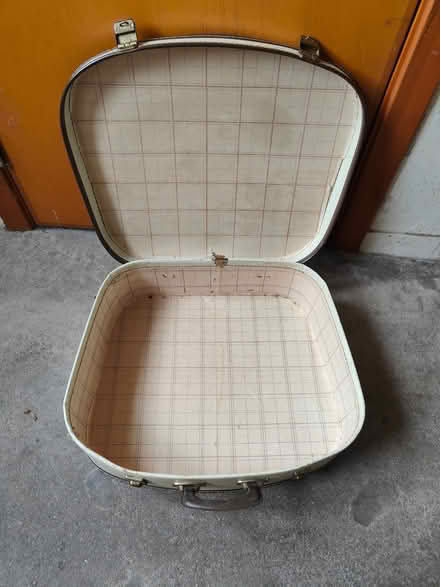 Photo of free vintage suitcase (Brechin DD9) #2