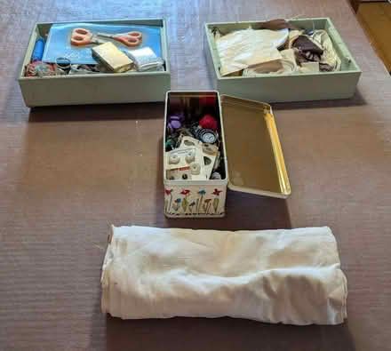 Photo of free Sewing kit (needs restoration including new hinge) (Yeading UB4) #3