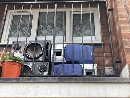 Photo of free 4speakers (Wv2 2nz) #1