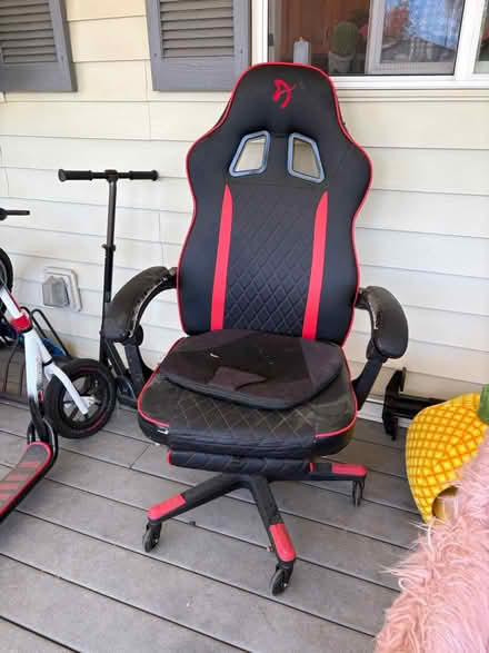 Photo of free Used gaming chair (Hillsboro) #1