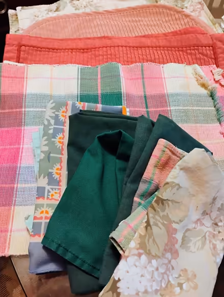 Photo of free cloth placemats and napkins (SE fort Collins) #1