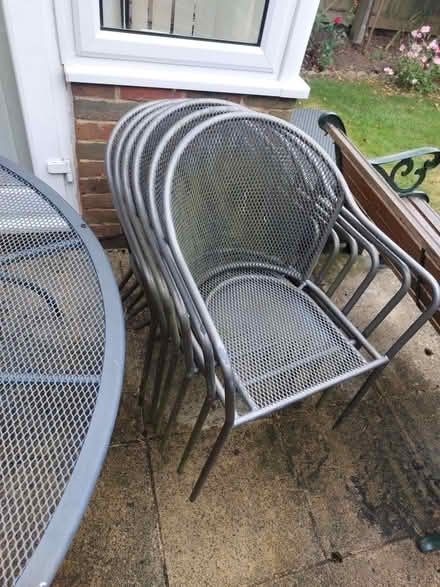 Photo of free garden table and diameter 150 cm coated metal,6 chairs (Glenleigh Park TN39) #1