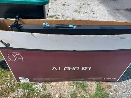 Photo of free Lg tv no power cord has remote (Gettysburg) #1