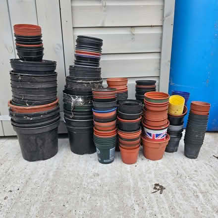 Photo of free Assorted plastic plant pots. (Gravel Hill SL9) #1