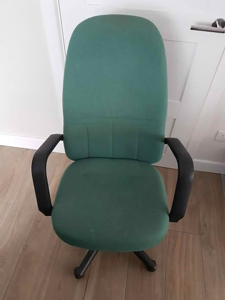 Photo of free Office chair (sm6 8by) #1