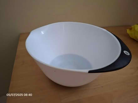 Photo of free 3 Litre plastic mixing bowl (NG10 Fields Farm Estate) #1