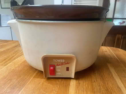 Photo of free Ceramic slow cooker without its lid! (Upper Weston) #2
