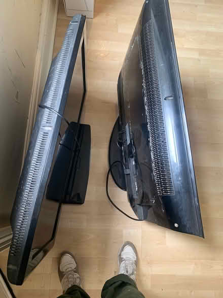 Photo of free 2x32 “ tv s ..1 is a Samsung (HX3) #4