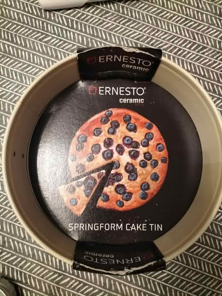 Photo of free Cake tin brand new (Wollaton NG8) #1