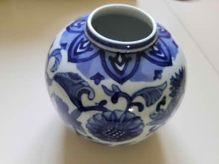 Photo of free Vase (Erin Mills) #2