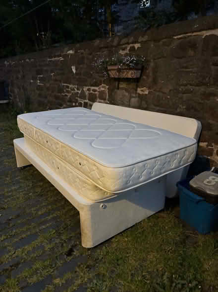 Photo of free single trundle bed, converts to double (Marchmont EH9) #1